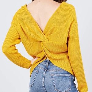 Long Sleeve V-Neck w/Back Knot Detail